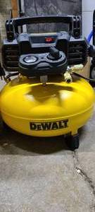 DEWALT Pancake Air Compressor, 6 Gallon, 165 PSI (DWFP55126)