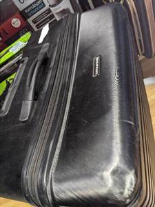 US Traveler Large Spinner Suitcase, Black