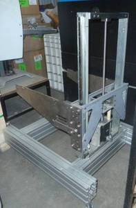 Custom made hydraulic lift on wheels with a nice IGUS servo motor
