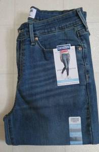 TWO new pair womens Levis jeans, W29 L30