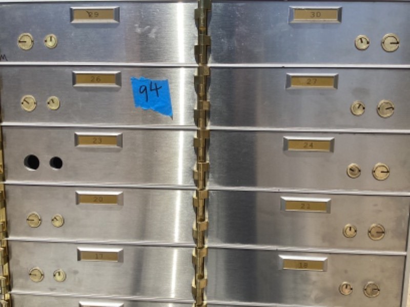 lot 94 image: Safety deposit box w21 boxes and keys