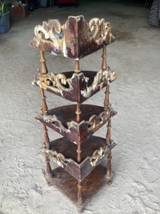 lot 53 image: Vintage Corner Shelf