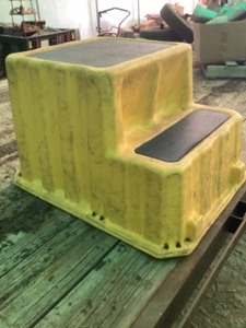 lot 7 image: 4-post two step riser