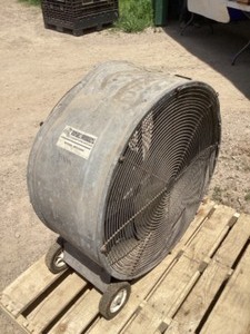 lot 83 image: Shop fan