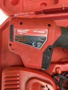 lot 78 image: Milwaukee M12 PVC Sheer wbattery & charger