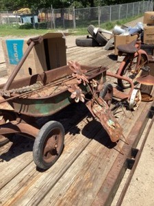 lot 59 image: Rustic garden lot