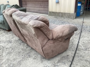 lot 31 image: Brown Reclining Loveseat