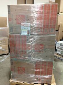 lot 39 image: Pallet with The Home Depot Heavy-Duty Medium Adjustable TV and Picture Moving Box with Handles - review all pictures