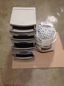 lot 40 image: Mix Lot of Storage Organizer and Bed Sheets - good condition - review all pictures