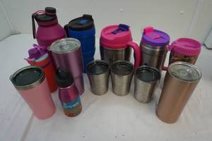 lot 74 image: travel and drinking mugs-Bubba
