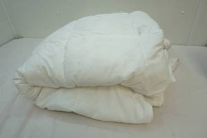 lot 77 image: clean full size down comforter