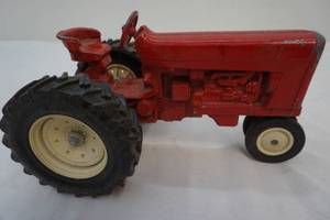 lot 95 image: vintage ERTL die cast International tractor