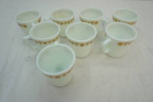 lot 98 image: vintage Pyrex coffee mugs
