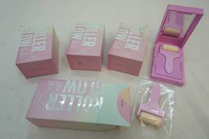 lot 38 image: Roller Glow highlighter make-up