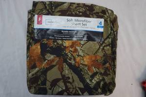 lot 110 image: camo sheet, pillowcases