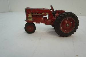 lot 111 image: vintage Ertl Farmall 404 tractor