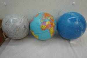 lot 129 image: vintage globe set