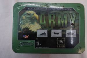 lot 135 image: collectors series Army knife