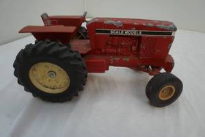 lot 154 image: vintage scales model tractor