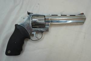 lot 201 image: Taurus  44 magnum hand gun