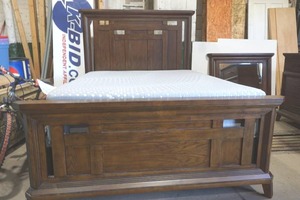 lot 212 image: bedroom set