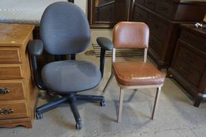 lot 214 image: office chairs