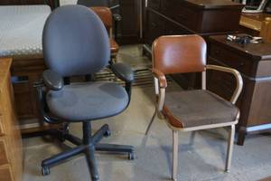 lot 215 image: office chairs