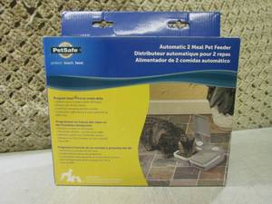 lot 135 image: (F-0) PetSafe Automatic 2 Meal Pet ...