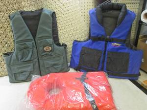 lot 157 image: (EW4) 2 Life Vests Adult XXL and Ad...
