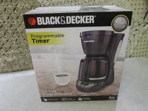 lot 162 image: (F-1) Black & Decker 12-Cup Program...