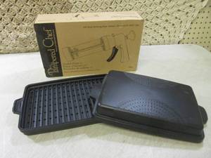 lot 168 image: (F-0) Pampered Chef Cookie Press an...