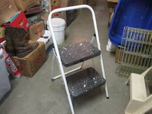 lot 233 image: (RMWS) Cosco Folding Step Stool...