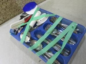 lot 270 image: (RM1) Silverware Tray with Silverwa...