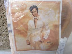 lot 13 image: (EC1) Elvis Presley BlanketThrow 5...