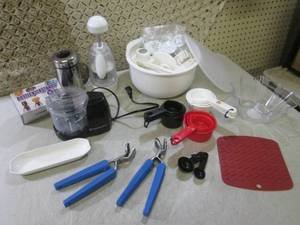 lot 17 image: (F-0) Assorted Kitchen Gadgets Etc...
