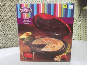 lot 20 image: (CSB) Electric 8 Quesadilla Maker...