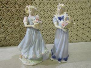 lot 28 image: (EC1) Ceramic Figures 8 12 Tall...