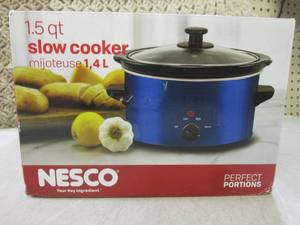 lot 54 image: (F-0) 1.5 Qt Slow Cooker...