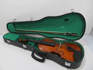 Sand Mountain model A-035 Full Size Violin wCase &amp Bow