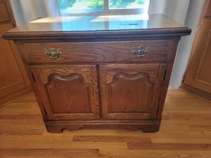 lot 09 image: Beautiful Vintage Impressions by Thomasville Buffet 37.75-76