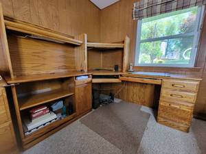lot 33 image: Large 5 Part Desk Set-Come Apart