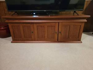 lot 65 image: Large Entertainment Cabinet