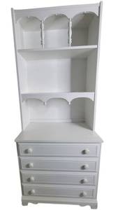lot 29 image: Shabby Chic Dresser and Hutch