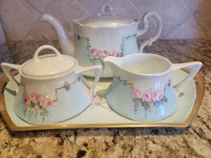 lot 111 image: Rare Antique Bavaria 4 Piece Porcelain Tea Set