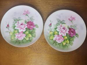 lot 106 image: Two Vintage Lefton China Rose Plates with Gold Trim