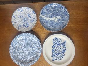 lot 102 image: 4 Beautiful Blue and White Decorative Plates