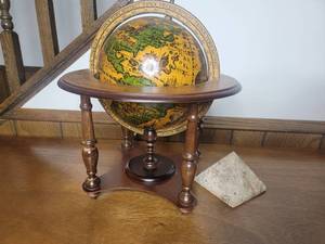 lot 107 image: Globe and Pyramid Paperweight