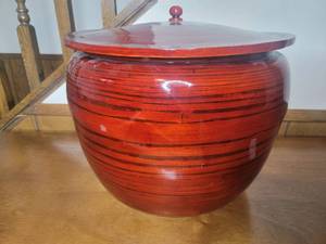 lot 67 image: Beautiful Chris Madden Wooden Vessel with Top