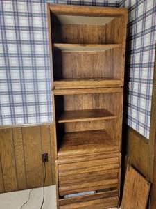 lot 82 image: 3 Piece Shelving Unit