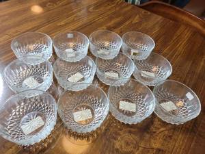 lot 95 image: 12 Arcoroc Glass Bowls Never Use Still in Orginal Box
